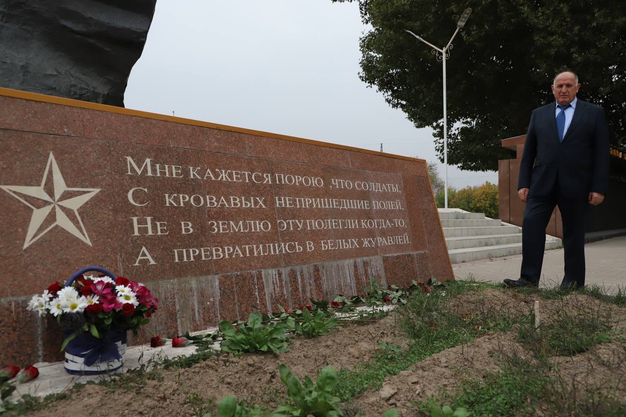 Дагестанская делегация посетила мемориал «Белые журавли» в Узбекистане