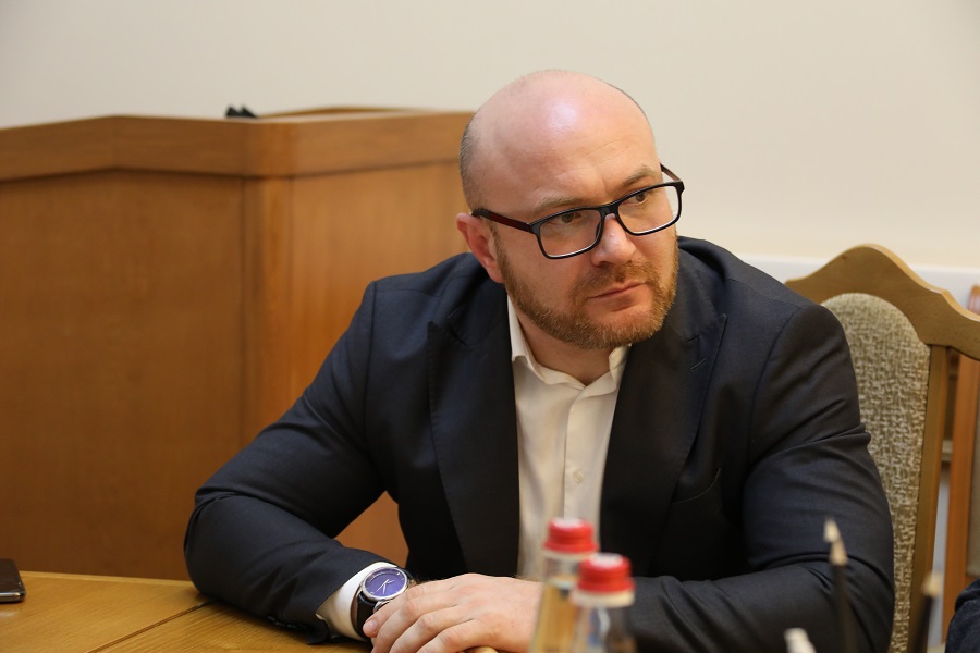 Вопросы снижения цен на топливо в Дагестане обсудили под руководством Александра Новака