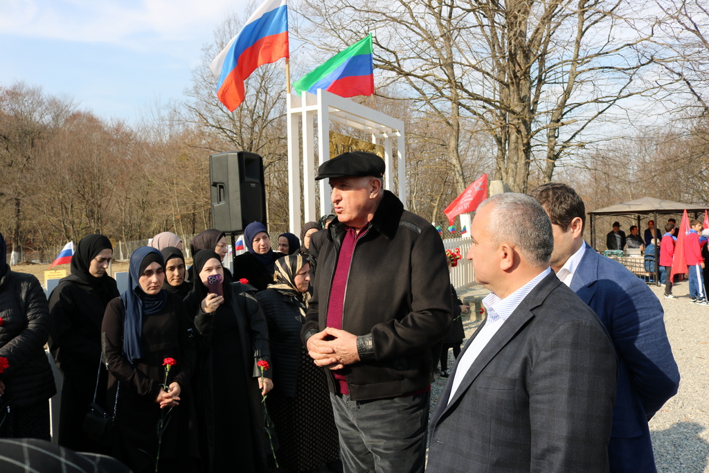 Абдулмуслим Абдулмуслимов  заложил  «Сад памяти» в Казбековском районе
