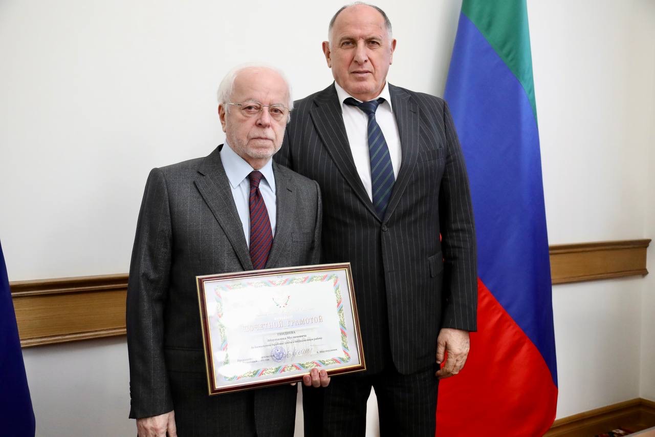 Абдулмуслим Абдулмуслимов вручил дагестанцам государственные награды