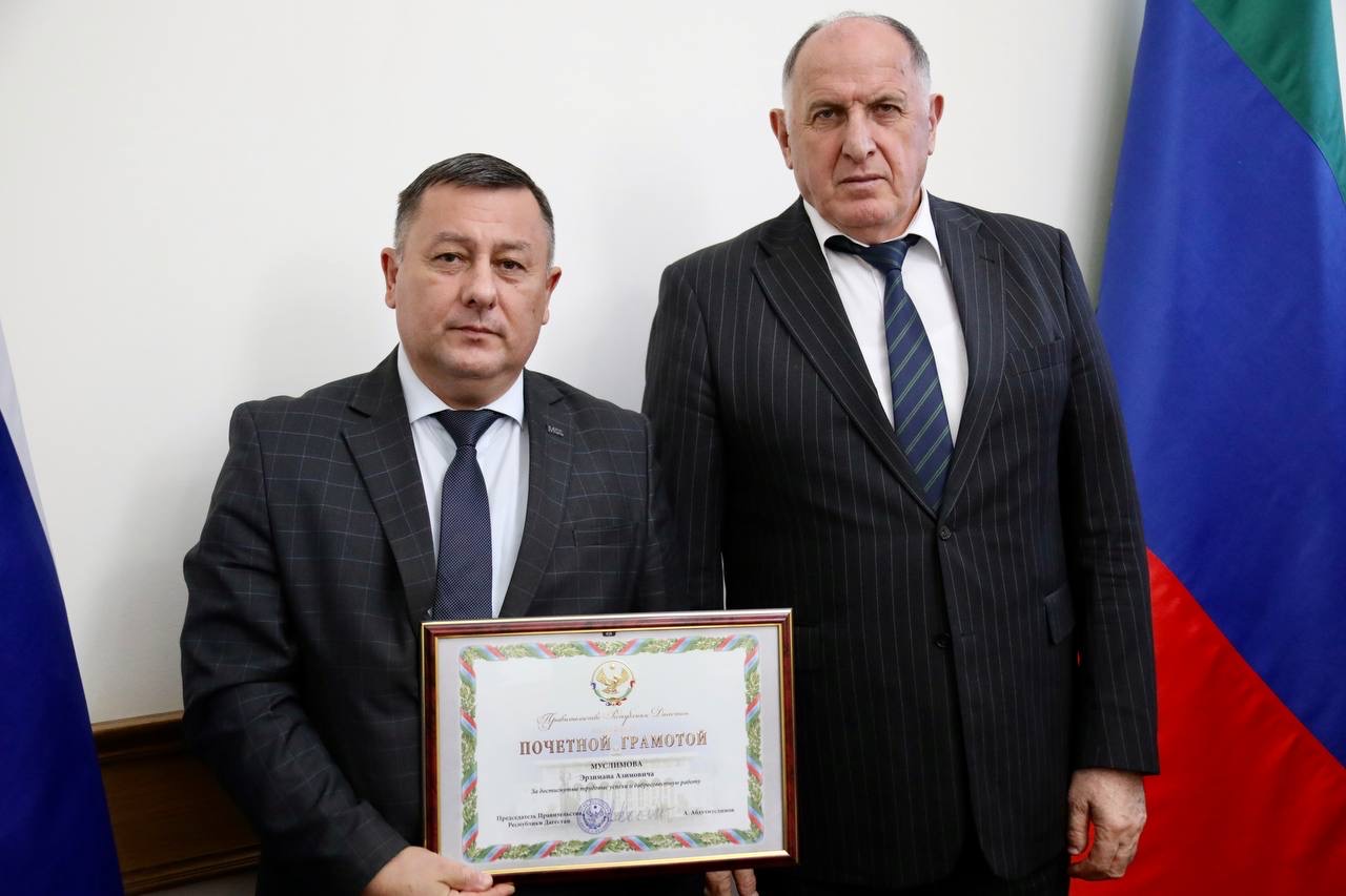 Абдулмуслим Абдулмуслимов вручил дагестанцам государственные награды