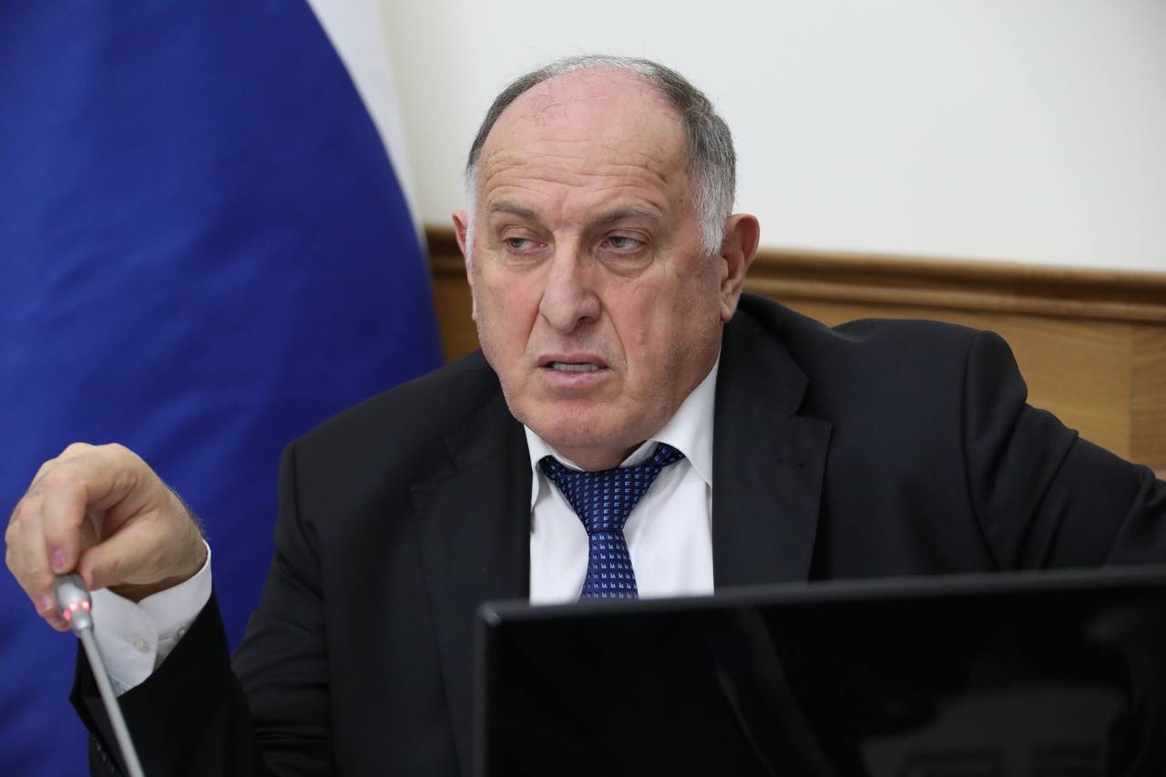 Премьер Дагестана поручил до 15 декабря провести инвентаризацию незаконных рекламных конструкций