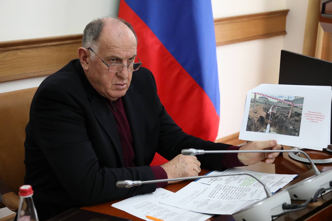 Абдулмуслим Абдулмуслимов встретился с подрядчиком, срывающим сроки строительства системы водоотведения в ДагОгнях