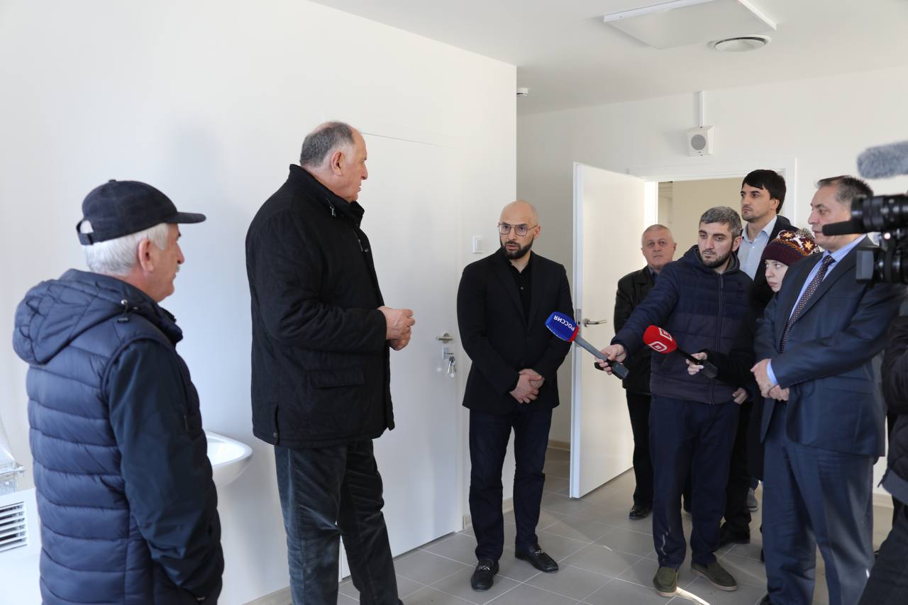 Премьер Дагестана проинспектировал готовящиеся к открытию поликлиники в Махачкале