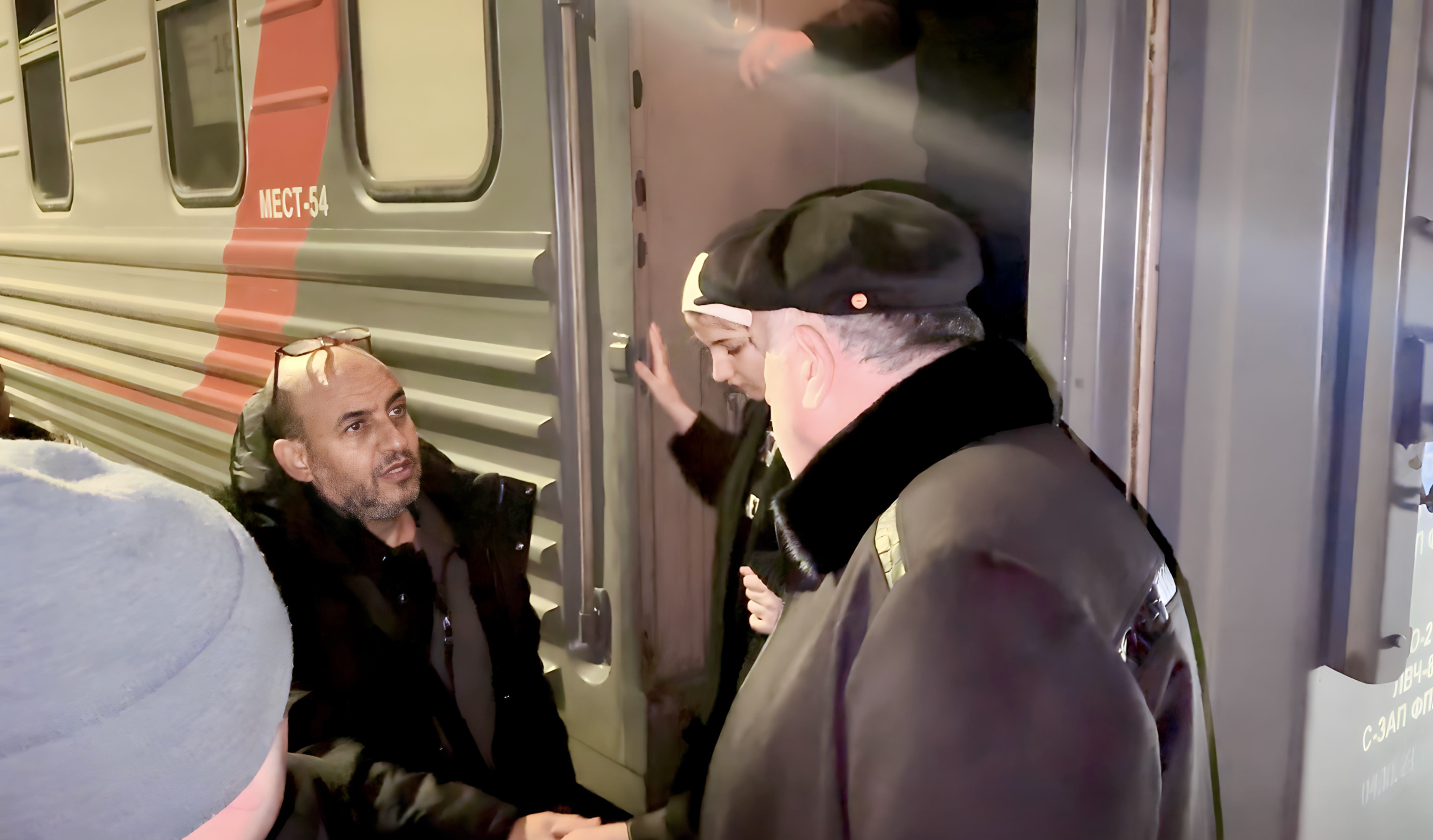 Беженцев из Палестины встретили на ж/д вокзале Махачкалы