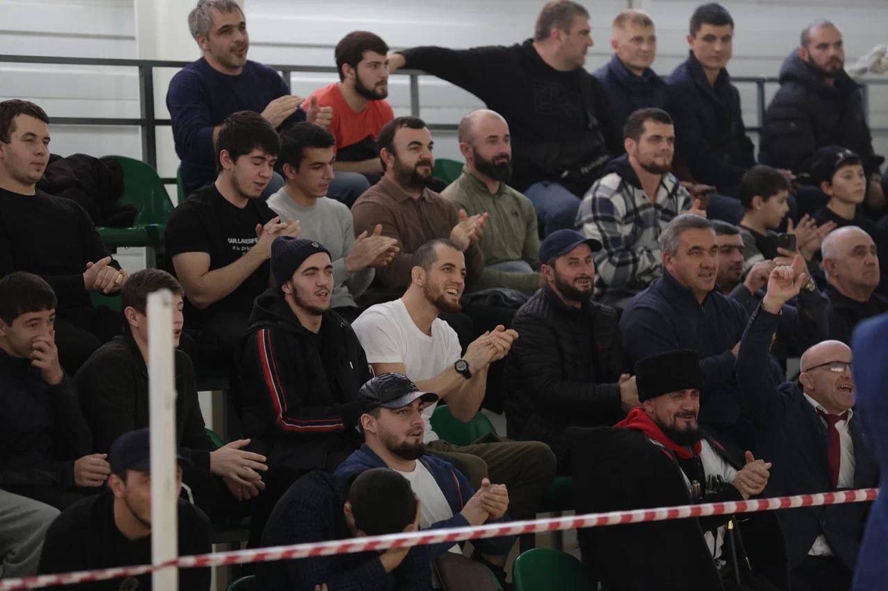 Абдулмуслим Абдулмуслимов наградил участников турнира по дзюдо и самбо, посвящённого памяти сотрудников ЦСН ФСБ России