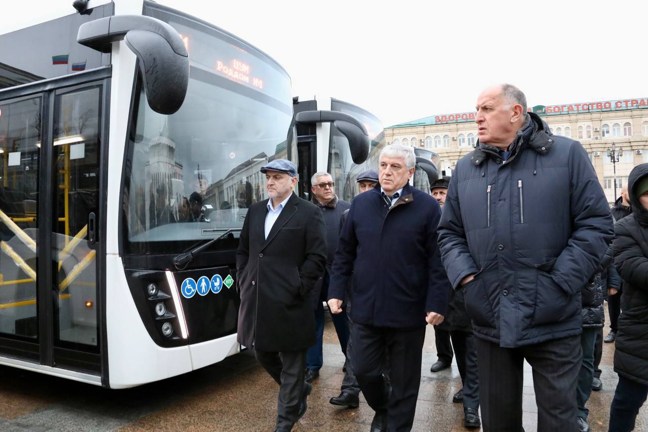 Абдулмуслим Абдулмуслимов провёл приемку 47 новых пассажирских автобусов в Махачкале