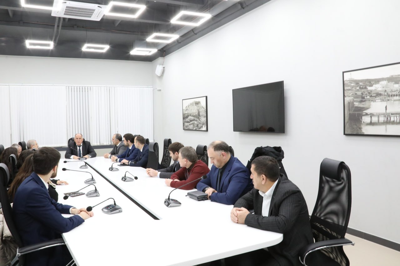 Абдулмуслим Абдулмуслимов положительно оценил работу коллектива Минцифры Дагестана