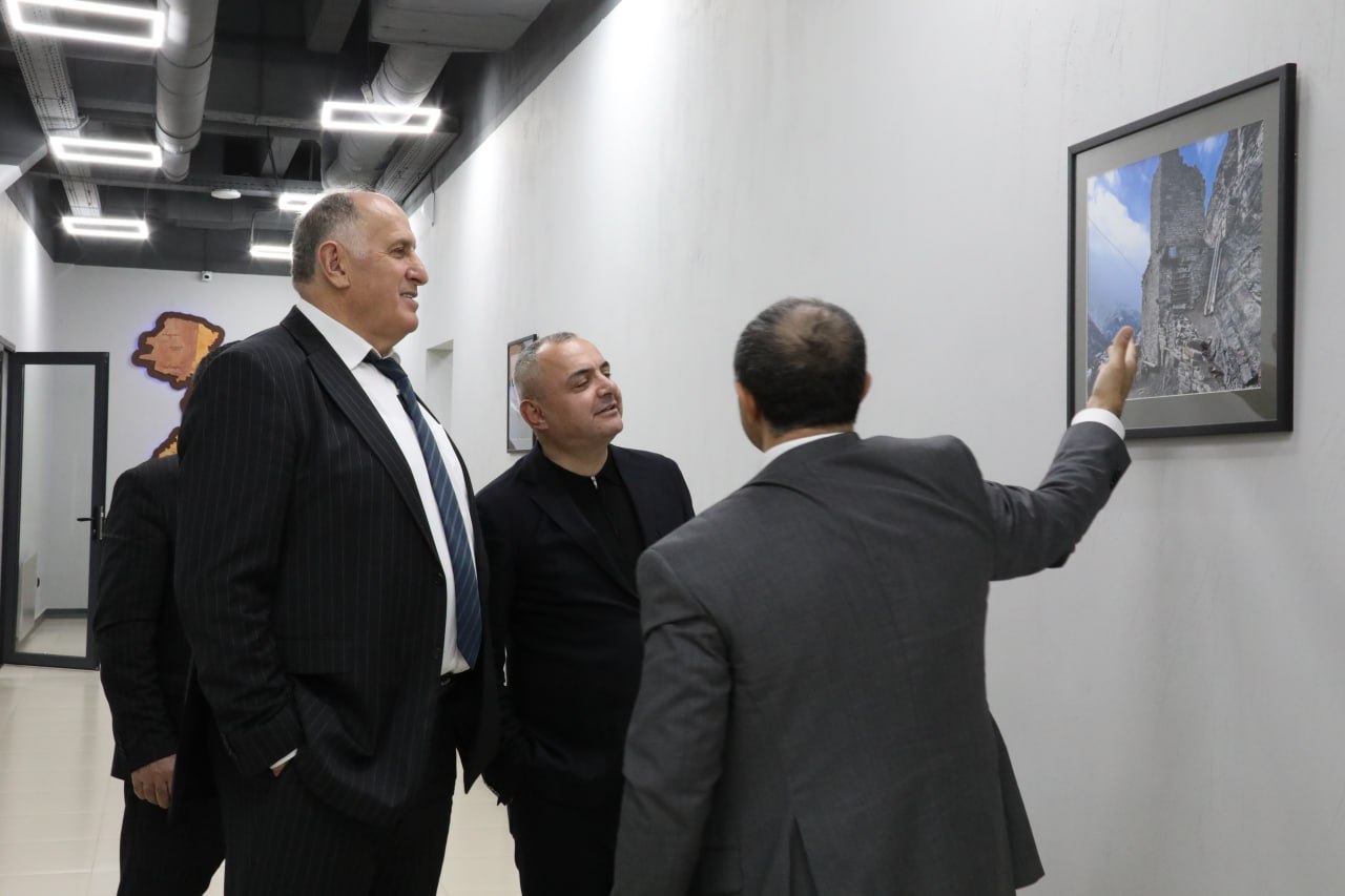 Абдулмуслим Абдулмуслимов положительно оценил работу коллектива Минцифры Дагестана
