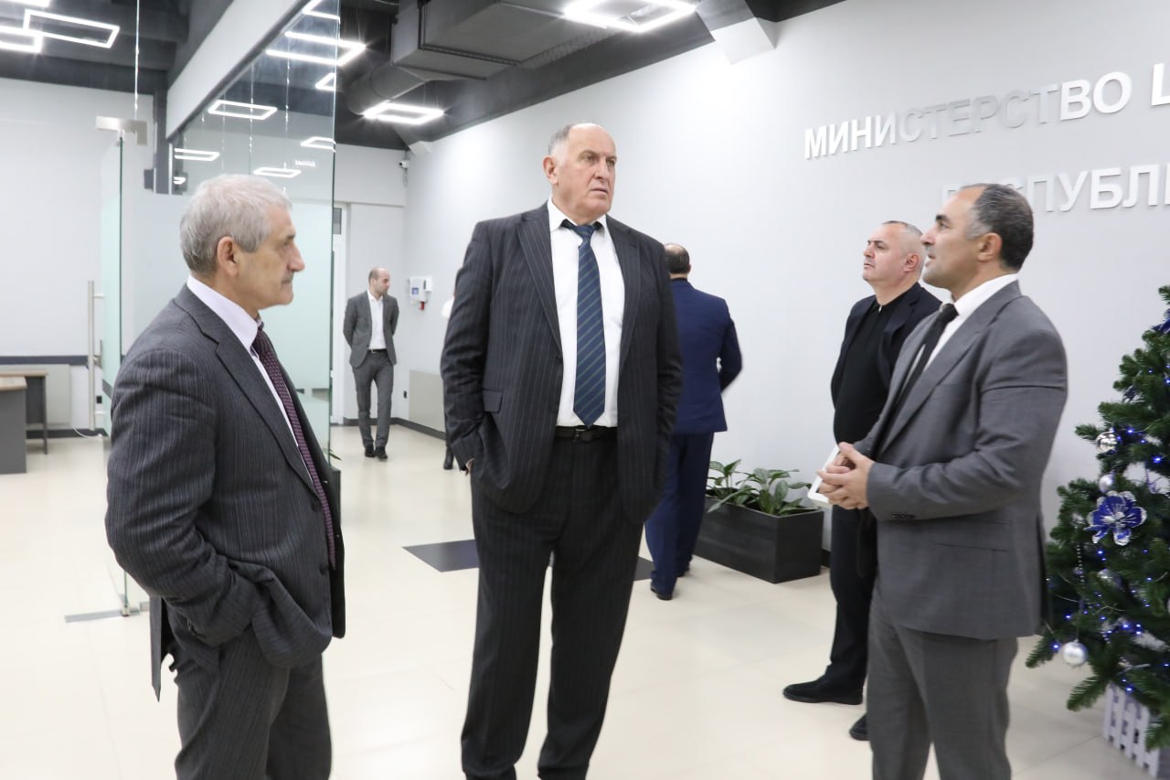 Абдулмуслим Абдулмуслимов положительно оценил работу коллектива Минцифры Дагестана