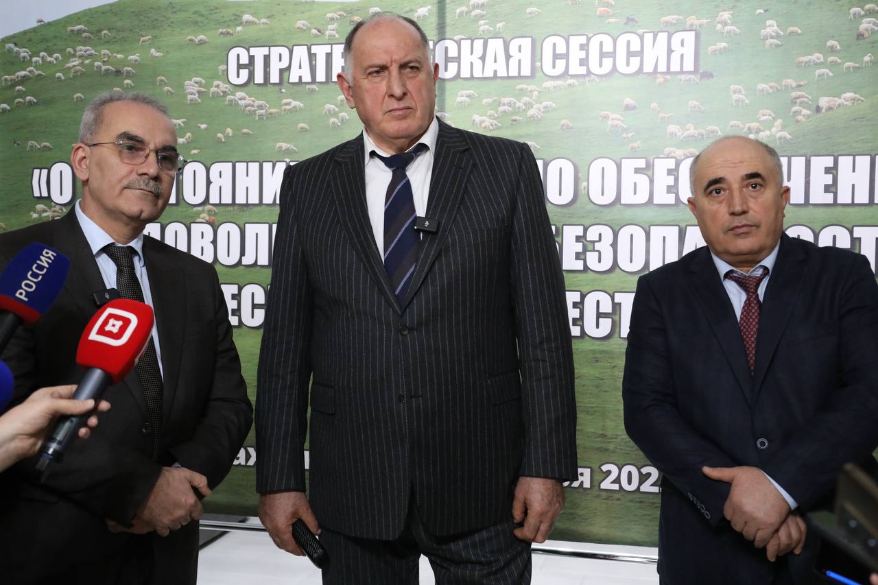 Абдулмуслим Абдулмуслимов в рамках пресс-подхода ответил на вопросы СМИ