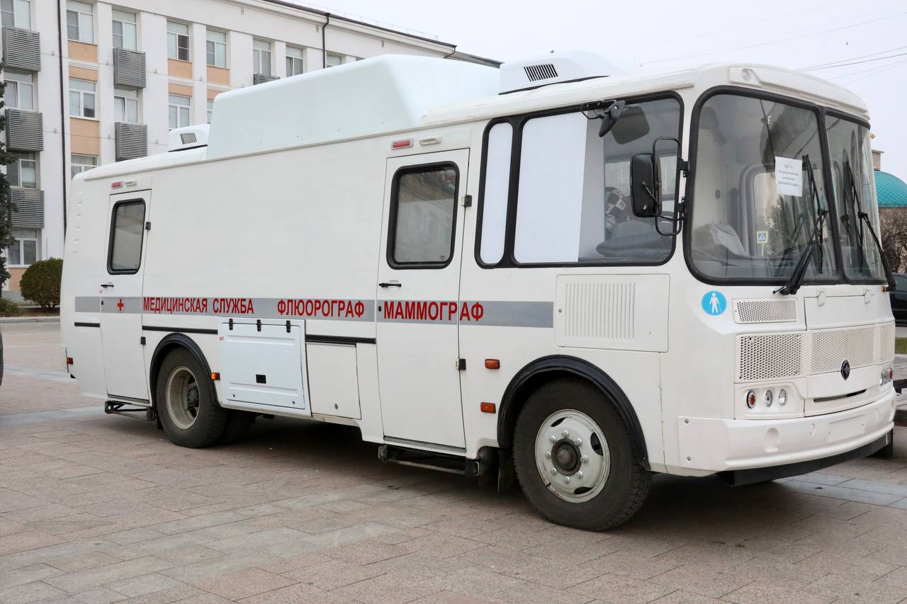Абдулмуслим Абдулмуслимов передал передвижные медицинские комплексы медучреждениям республики