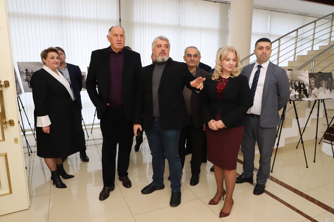Абдулмуслим Абдулмуслимов наградил победителей акции #ЧитаемРасула