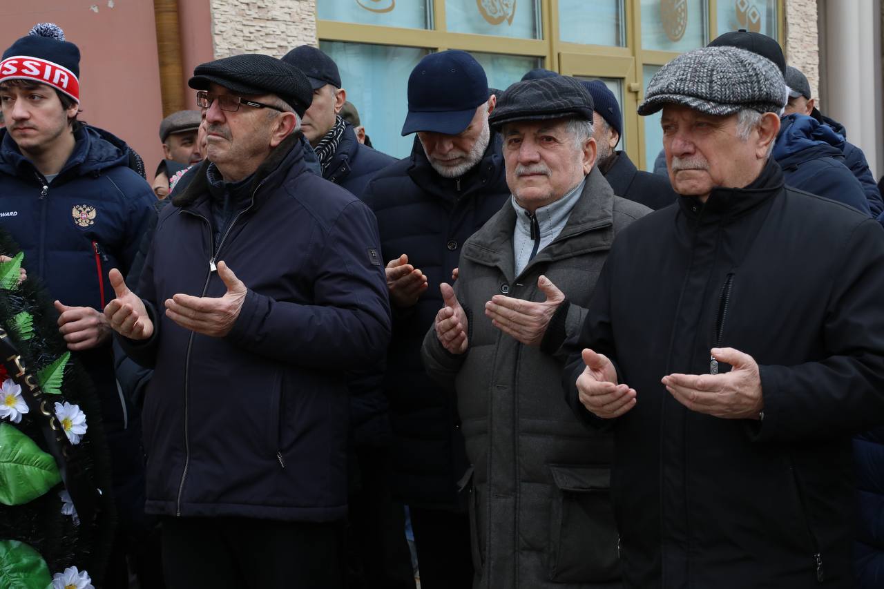 В Махачкале простились с известным композитором Мурадом Кажлаевым