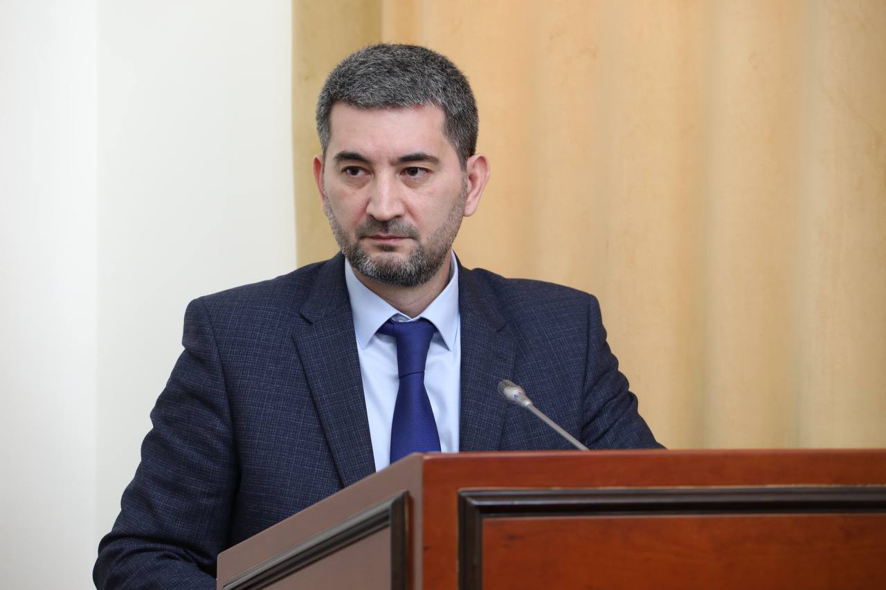 Абдулмуслим Абдулмуслимов призвал чиновников оперативнее реагировать на обращения граждан