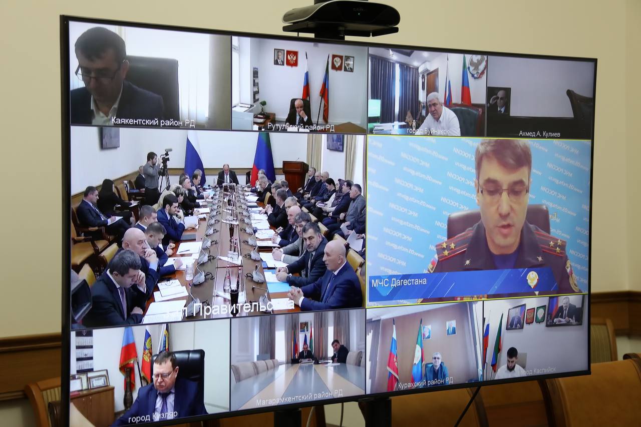 Абдулмуслим Абдулмуслимов призвал чиновников оперативнее реагировать на обращения граждан