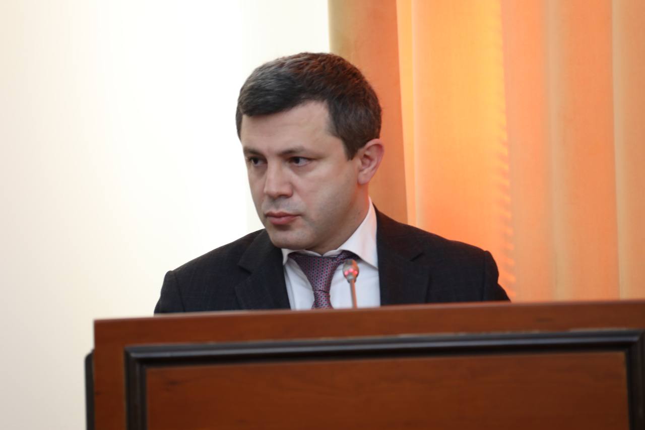 Абдулмуслим Абдулмуслимов призвал чиновников оперативнее реагировать на обращения граждан