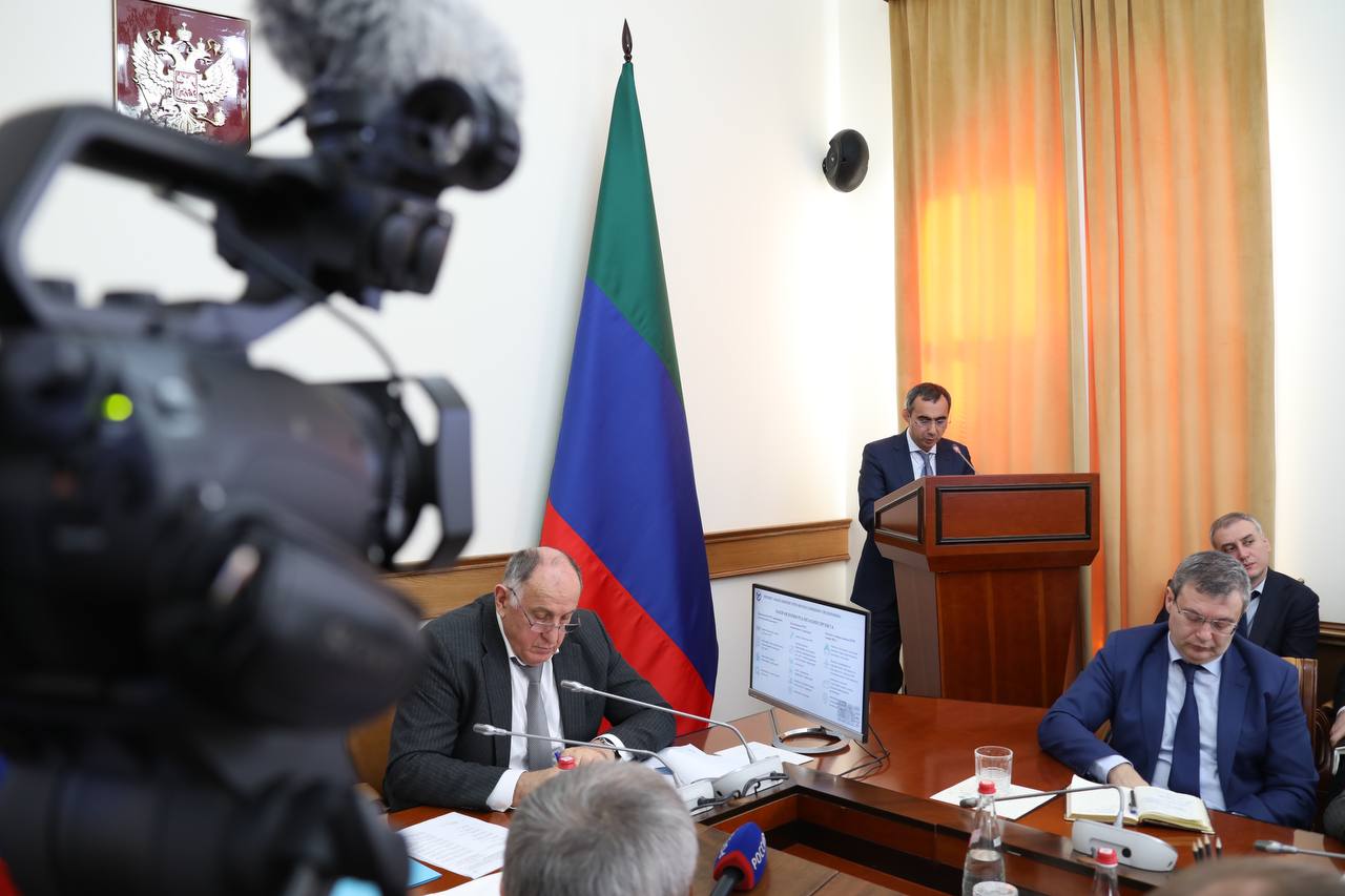 Абдулмуслим Абдулмуслимов призвал чиновников оперативнее реагировать на обращения граждан