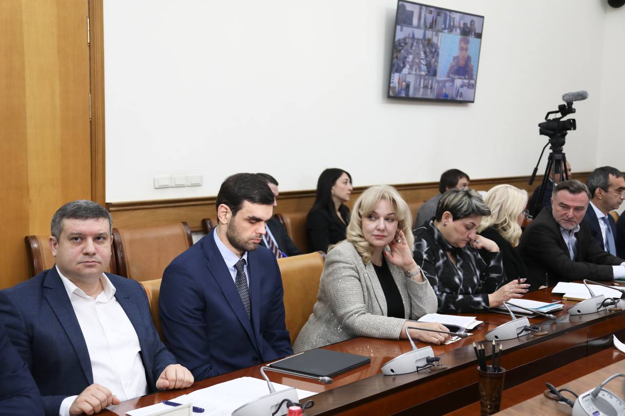 Абдулмуслим Абдулмуслимов призвал чиновников оперативнее реагировать на обращения граждан