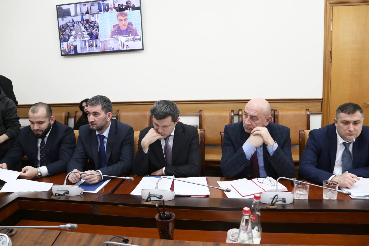 Абдулмуслим Абдулмуслимов призвал чиновников оперативнее реагировать на обращения граждан