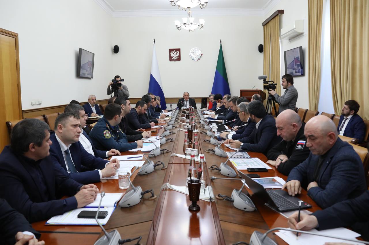 Плановый ввод в эксплуатацию объектов образования в рамках нацпроектов обсудили в Правительстве Дагестана