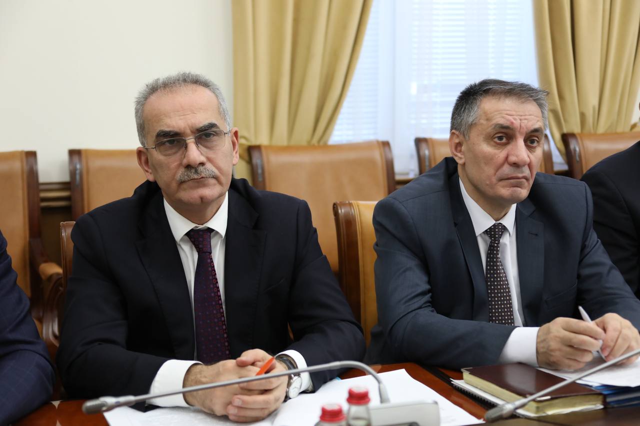 Плановый ввод в эксплуатацию объектов образования в рамках нацпроектов обсудили в Правительстве Дагестана