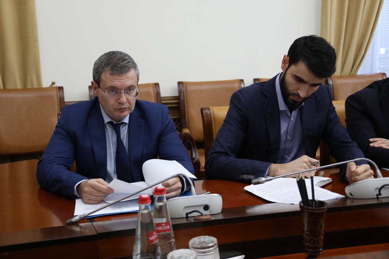 Плановый ввод в эксплуатацию объектов образования в рамках нацпроектов обсудили в Правительстве Дагестана