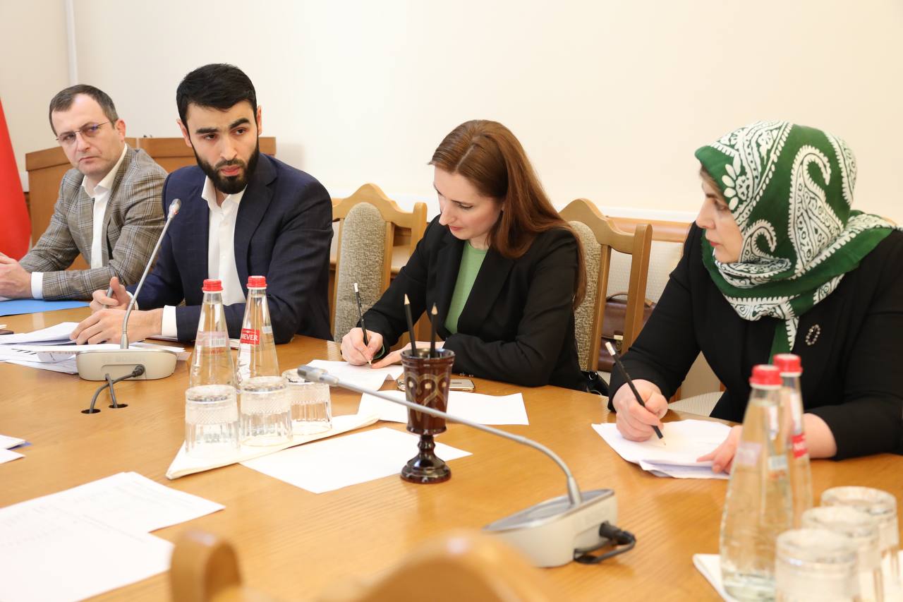 Ситуацию с заболеваемостью корью и ОРВИ обсудили в Правительстве Дагестана