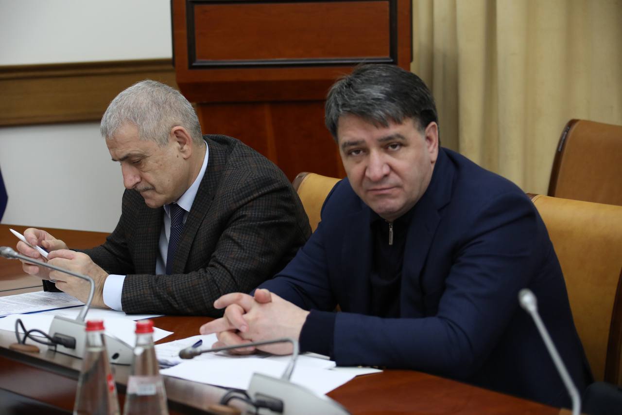 Решение проблем со вхождением судов в порт Махачкалы под контролем властей Дагестана