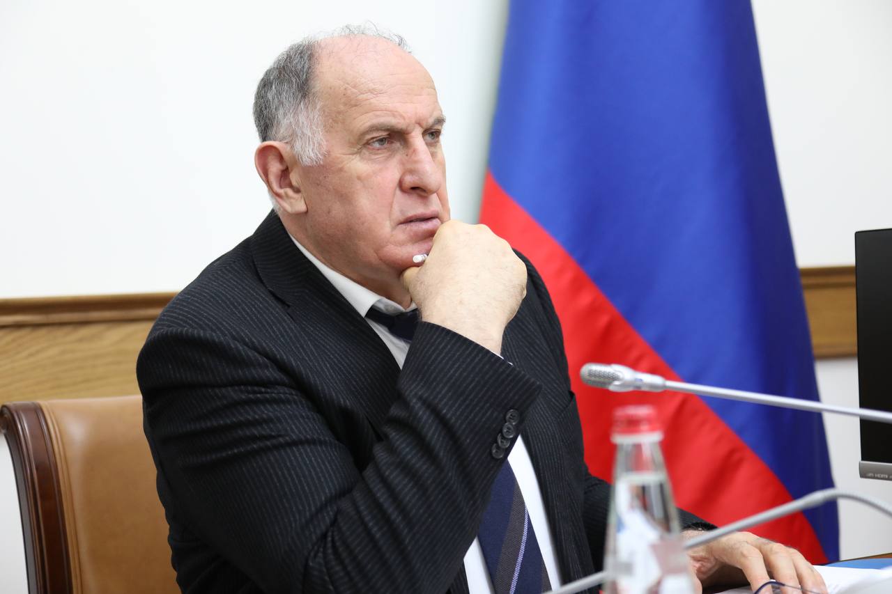 Решение проблем со вхождением судов в порт Махачкалы под контролем властей Дагестана