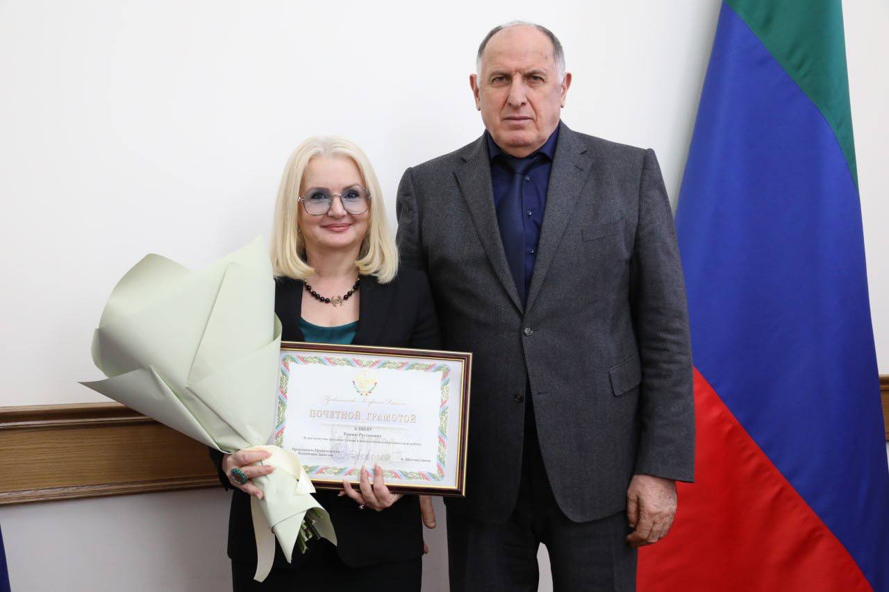 Абдулмуслим Абдулмуслимов вручил правительственные награды в преддверии Нового года