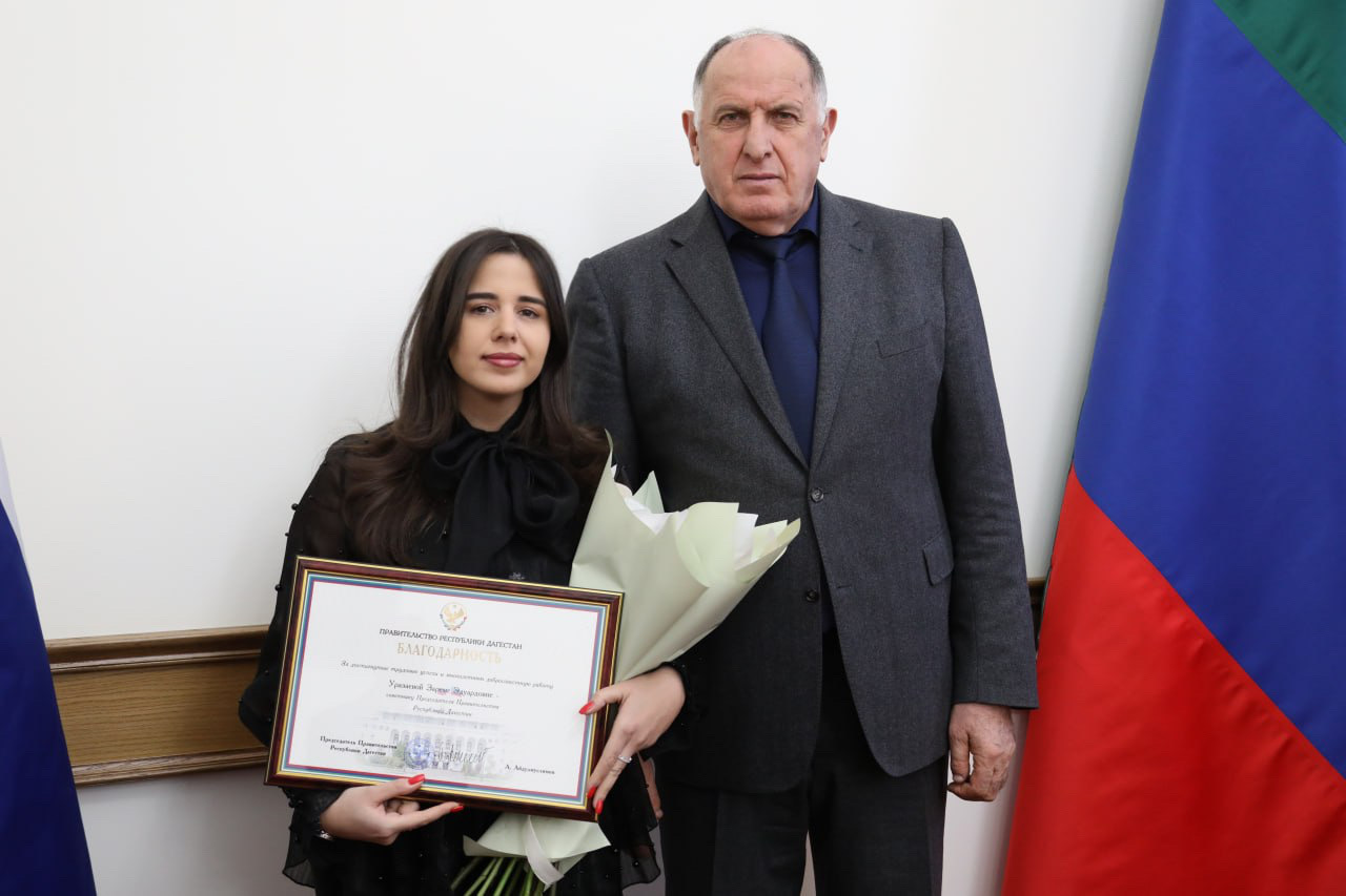 Абдулмуслим Абдулмуслимов вручил правительственные награды в преддверии Нового года
