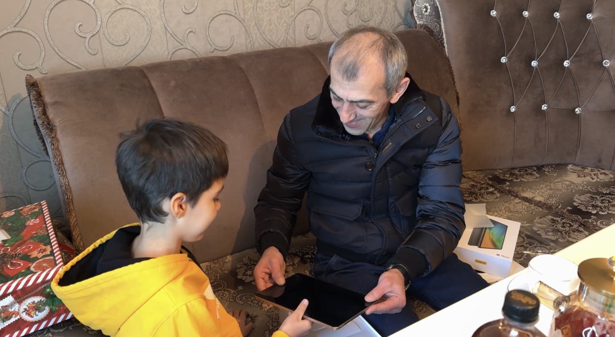 Вице-премьеры Дагестана исполнили новогодние желания детей с Елки желаний
