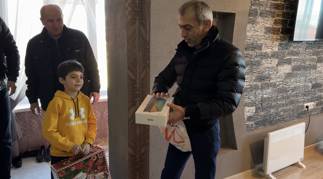 Вице-премьеры Дагестана исполнили новогодние желания детей с Елки желаний