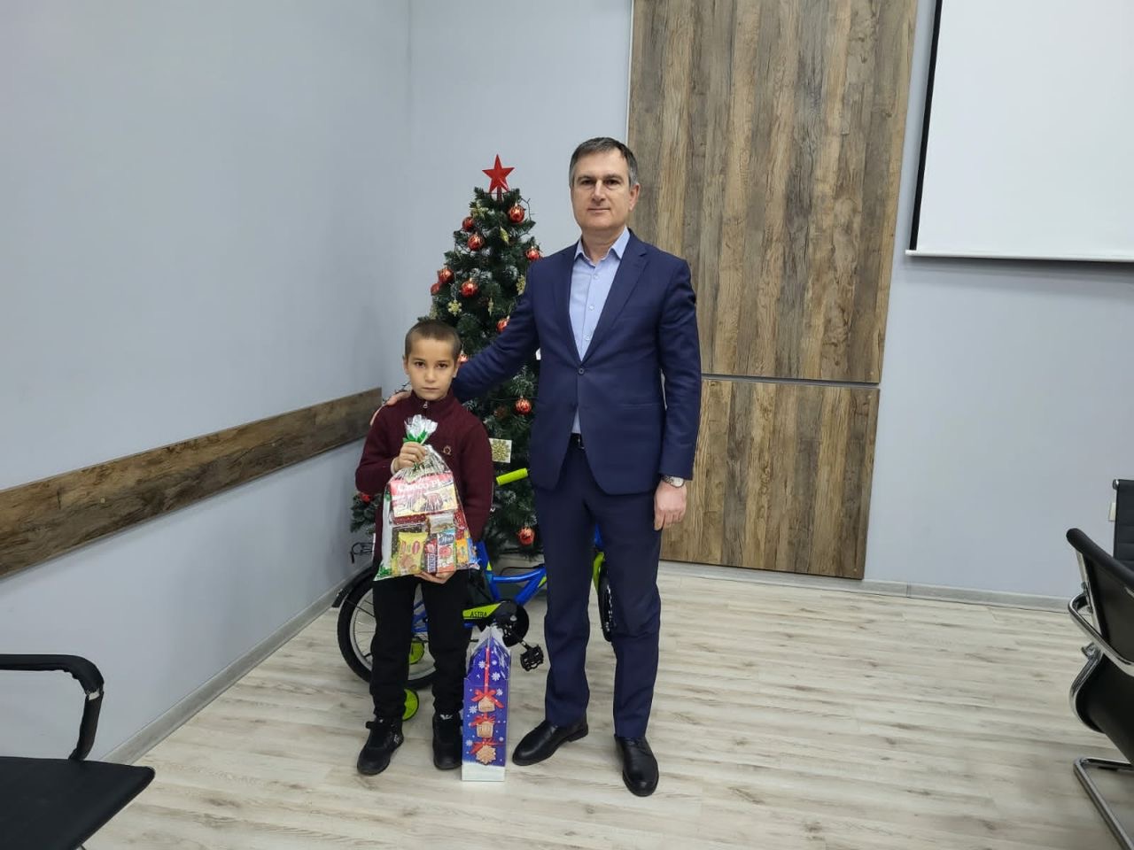 Вице-премьеры Дагестана исполнили новогодние желания детей с Елки желаний