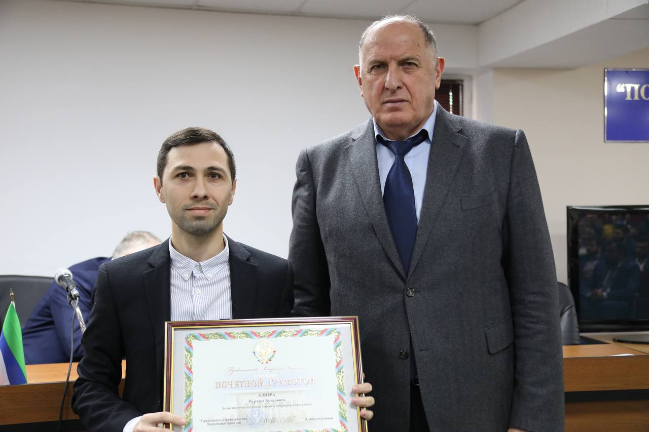 Абдулмуслим Абдулмуслимов вручил награды 43-м представителям СМИ в канун Дня российской печати