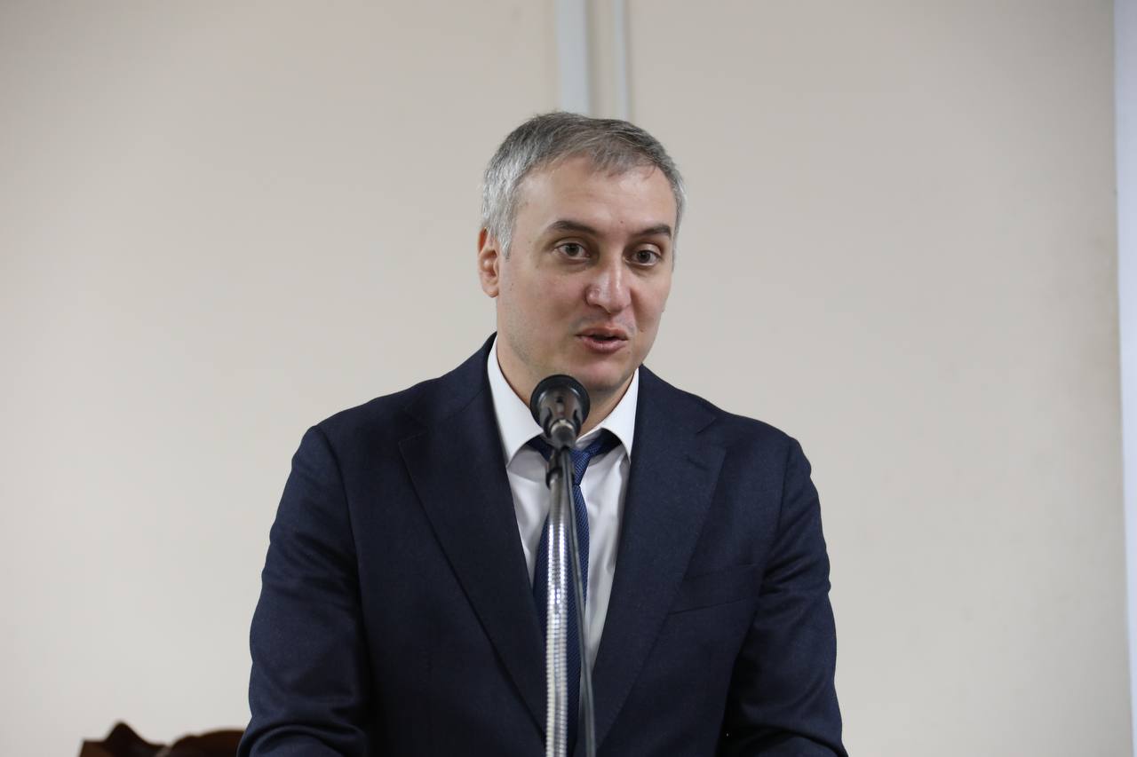 Абдулмуслим Абдулмуслимов вручил награды 43-м представителям СМИ в канун Дня российской печати