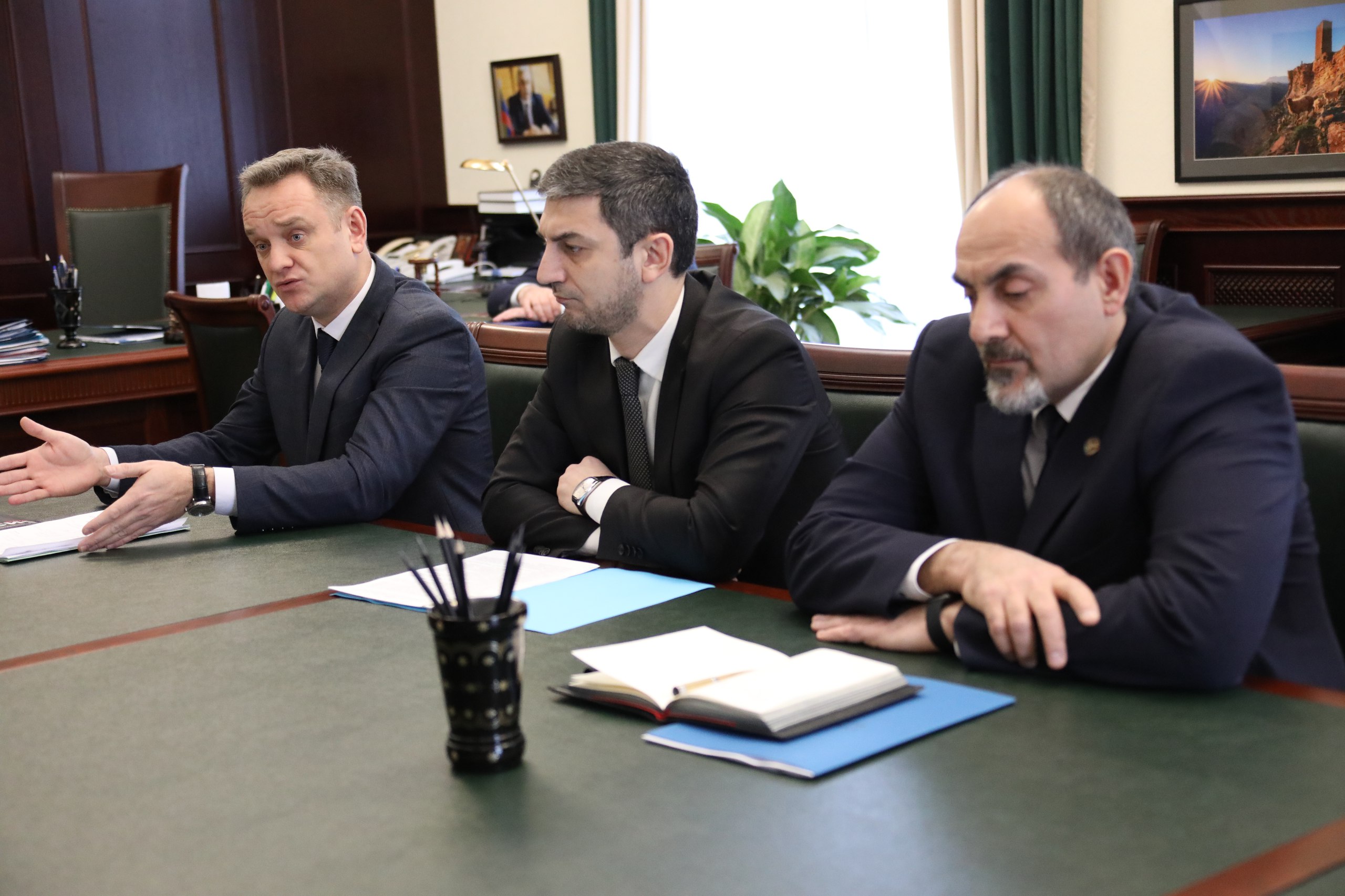 Ход решения вопроса возведения новой школы в Шиназе обсудили в Правительстве Дагестана