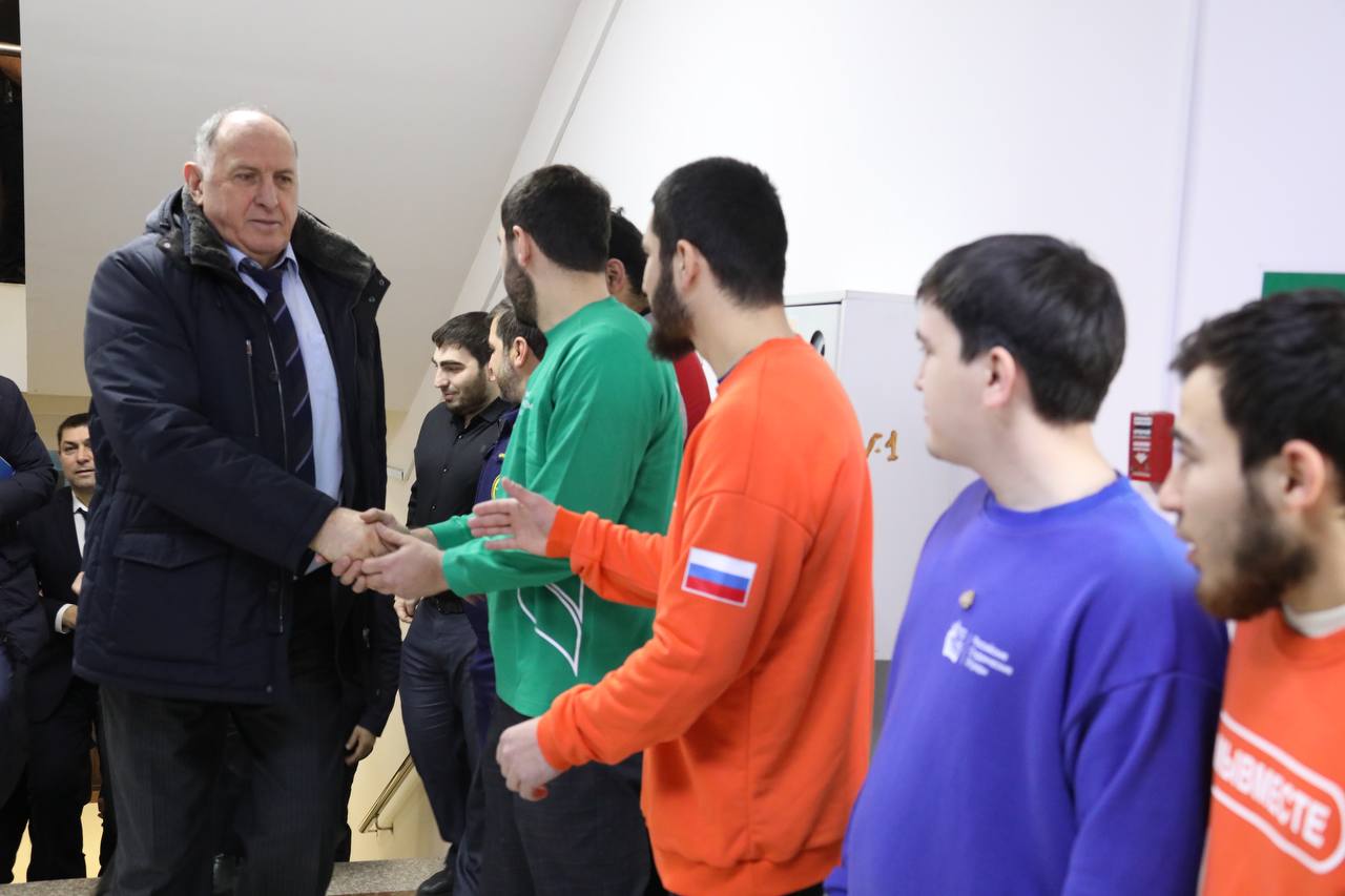 Абдулмуслим Абдулмуслимов в День российского студенчества вручил награды студентам Дагестана