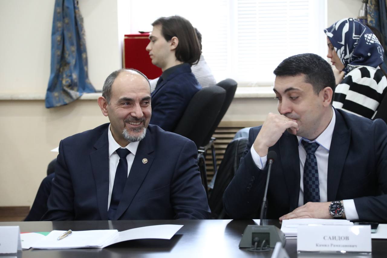 Абдулмуслим Абдулмуслимов в День российского студенчества вручил награды студентам Дагестана