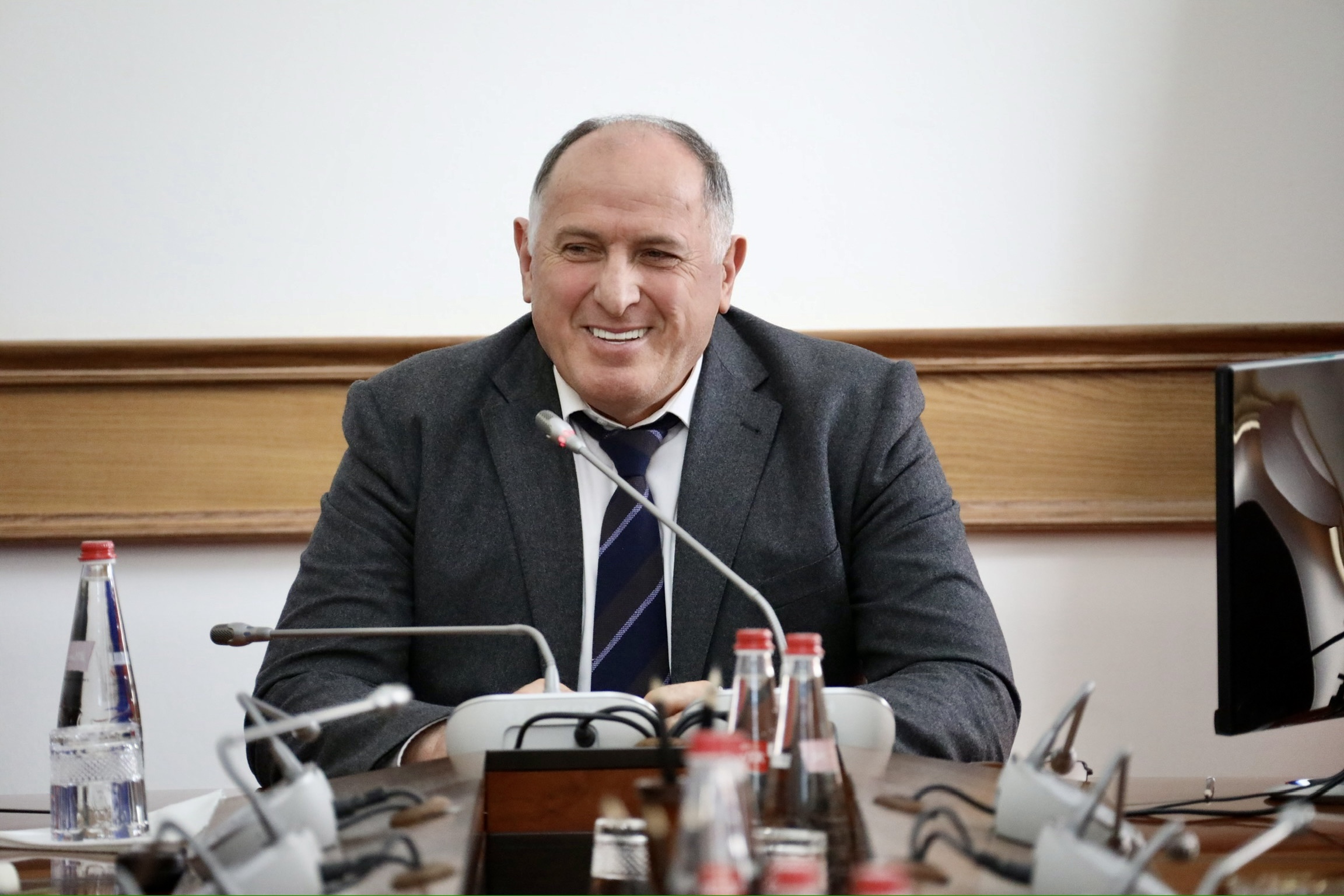 Абдулмуслим Абдулмуслимов вручил дагестанским борцам награды Правительства Дагестана