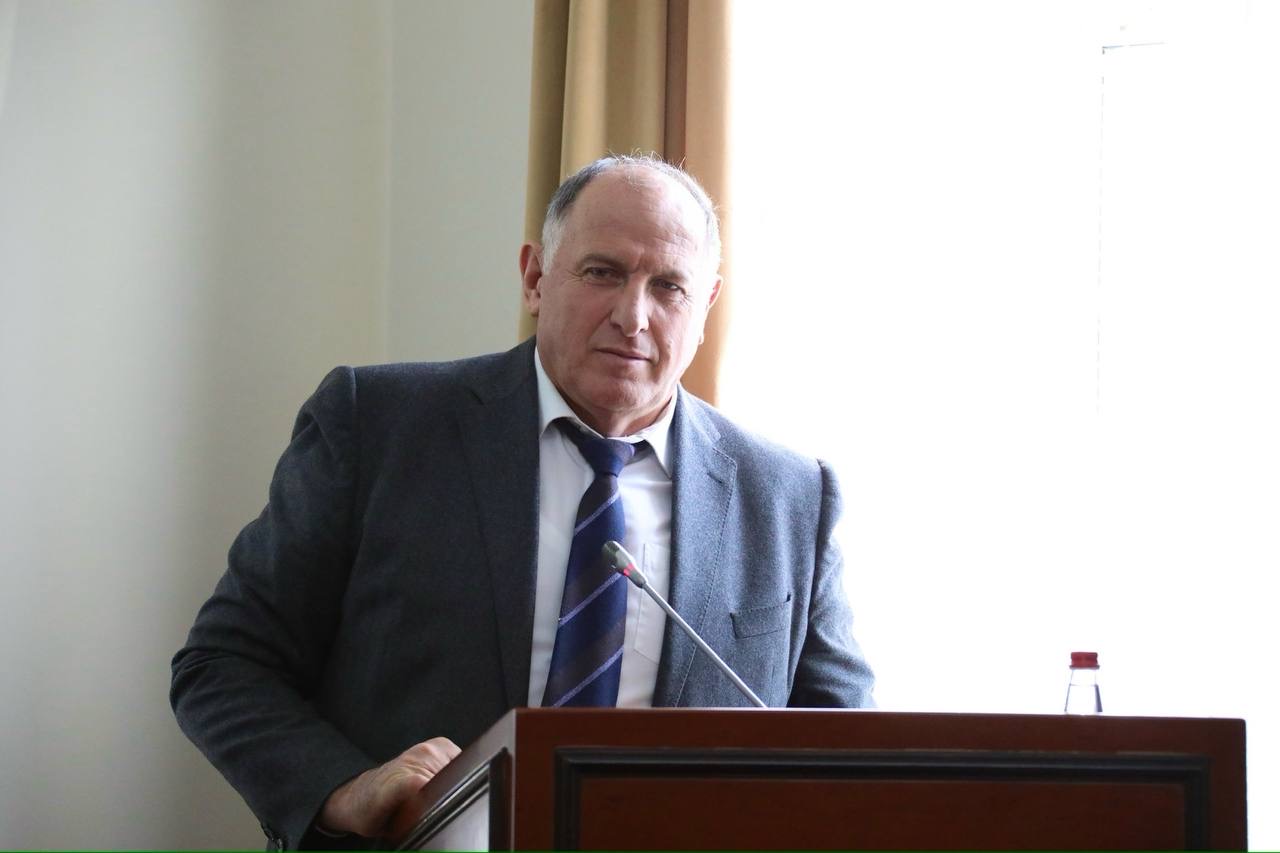 Абдулмуслим Абдулмуслимов вручил дагестанским борцам награды Правительства Дагестана