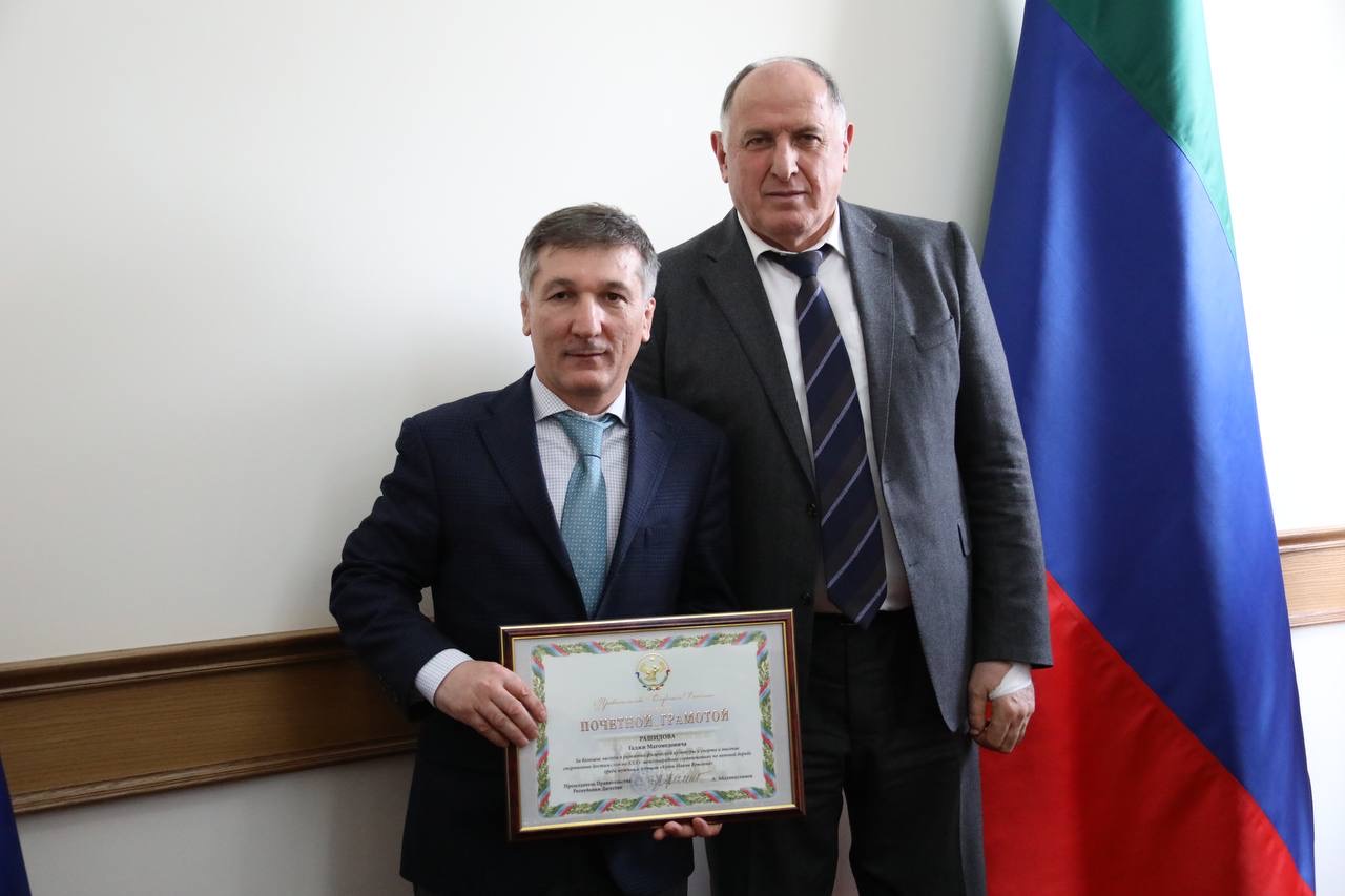 Абдулмуслим Абдулмуслимов вручил дагестанским борцам награды Правительства Дагестана