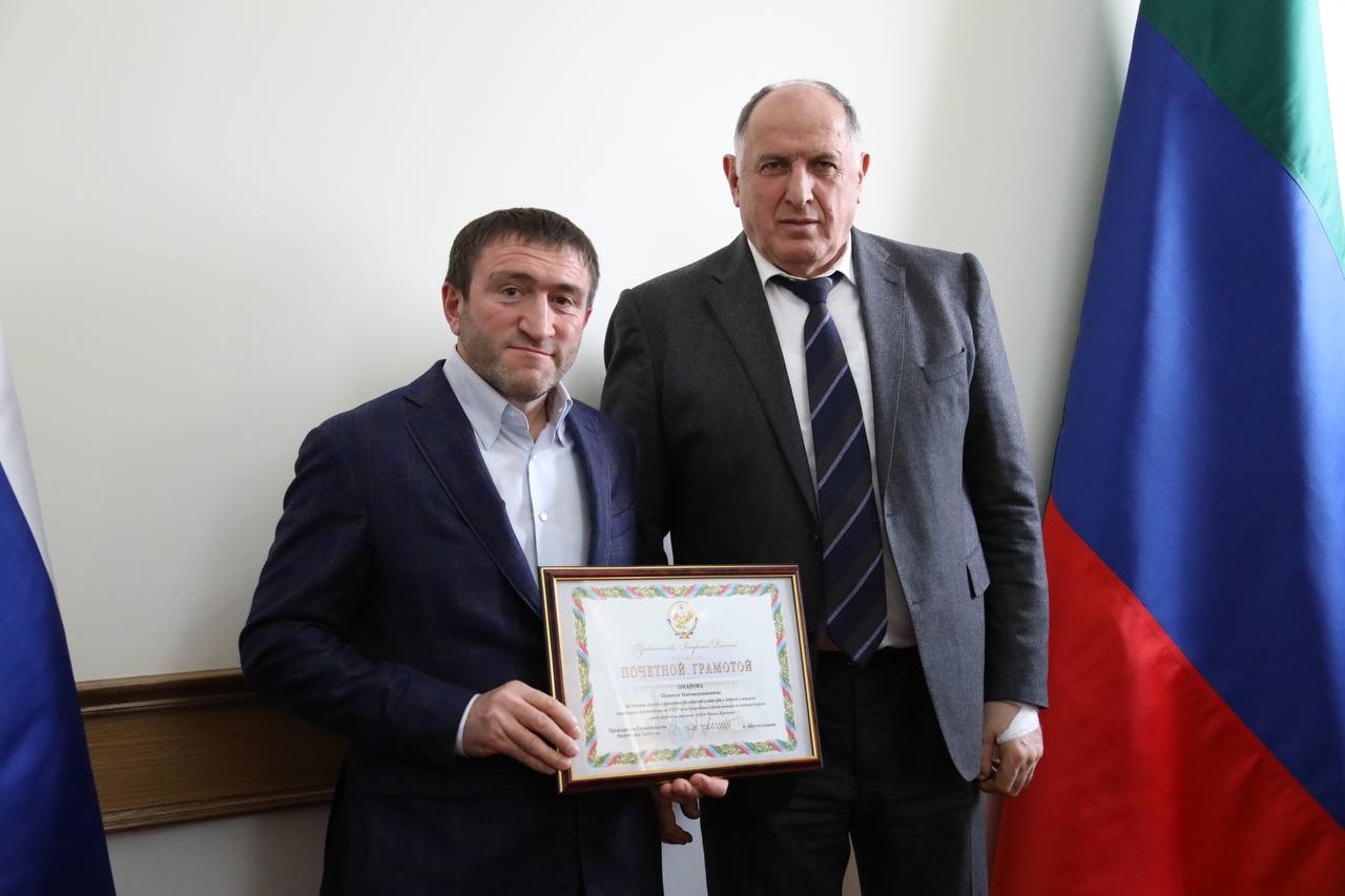 Абдулмуслим Абдулмуслимов вручил дагестанским борцам награды Правительства Дагестана