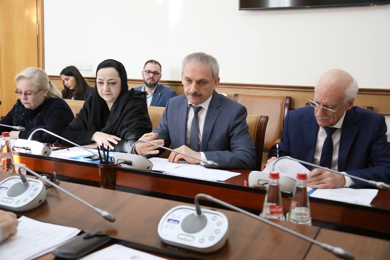 Абдулмуслим Абдулмуслимов встретился с главой Общественной Палаты РД Азизбеком Черкесовым