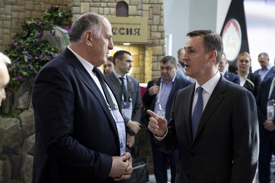 Дмитрий Патрушев посетил стенд Дагестана на выставке «Россия»