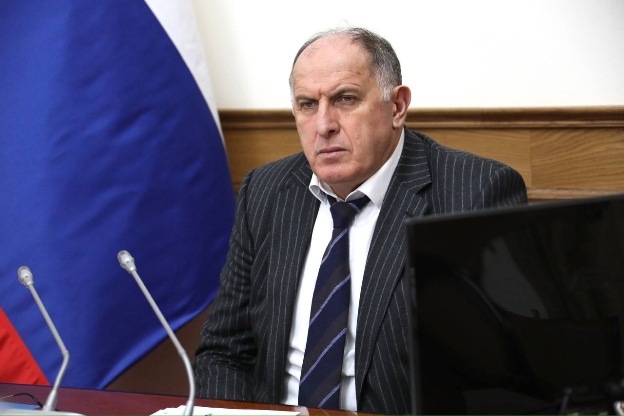 Абдулмуслим Абдулмуслимов поручил проверить факты завышения закупочных цен на лекарства