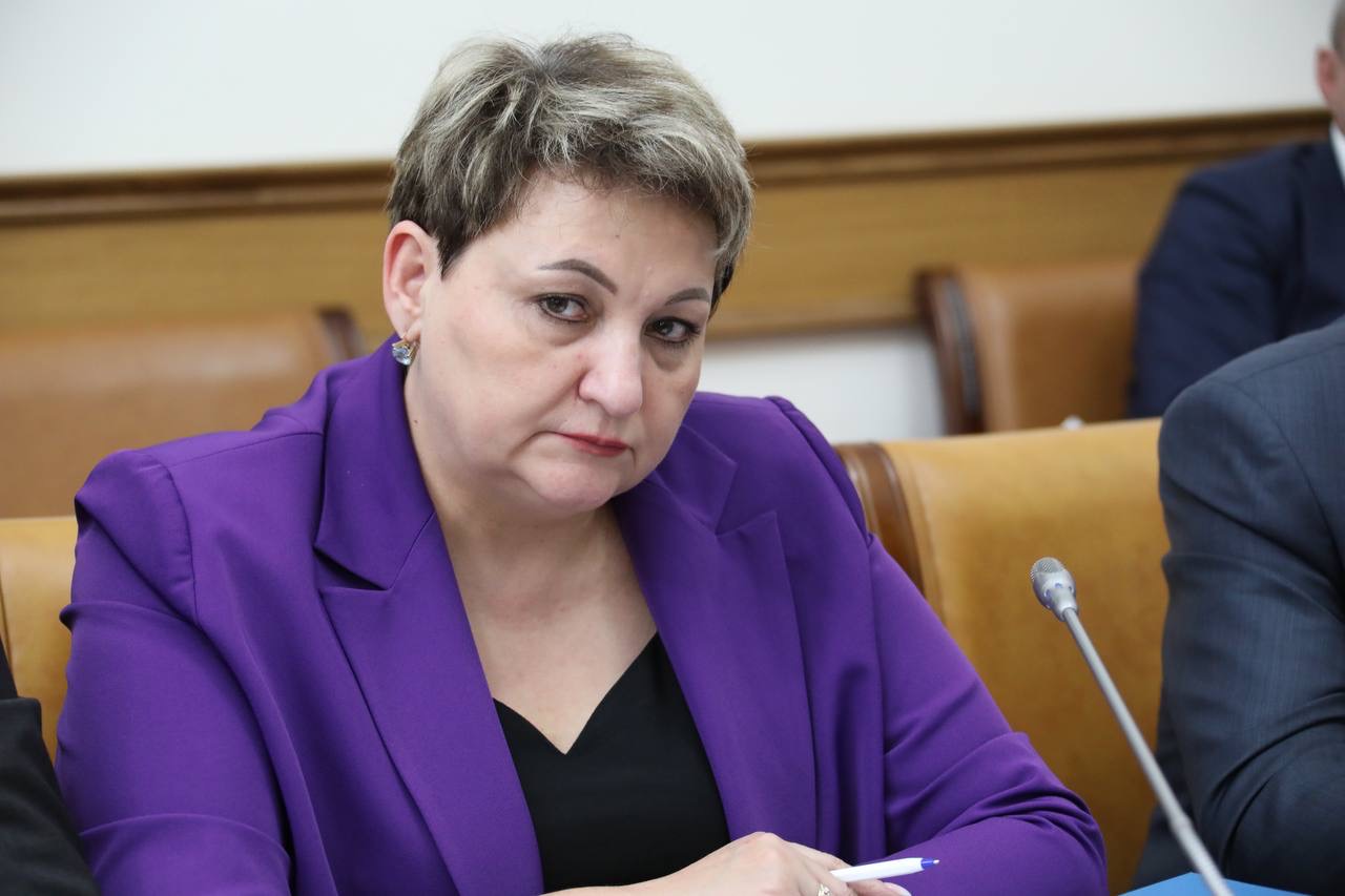 Абдулмуслим Абдулмуслимов поручил проверить факты завышения закупочных цен на лекарства