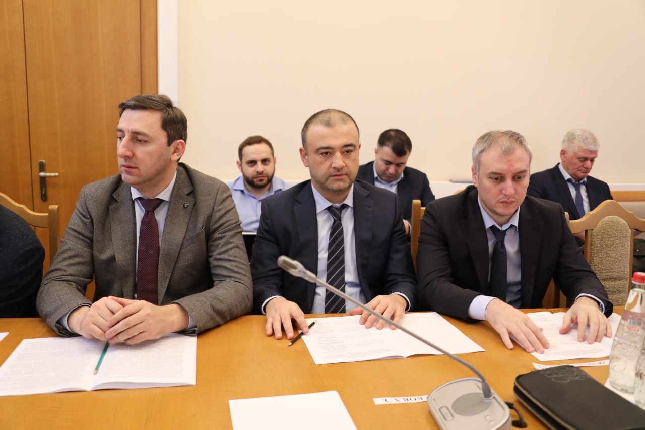 Абдурахман Махмудов провел очередное заседание комиссии по оказанию соцподдержки и помощи участникам СВО и их семьям