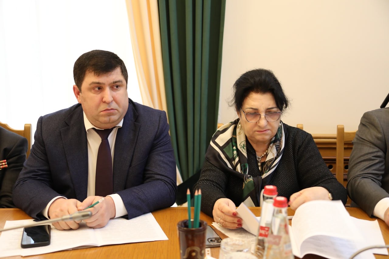 Абдурахман Махмудов провел очередное заседание комиссии по оказанию соцподдержки и помощи участникам СВО и их семьям